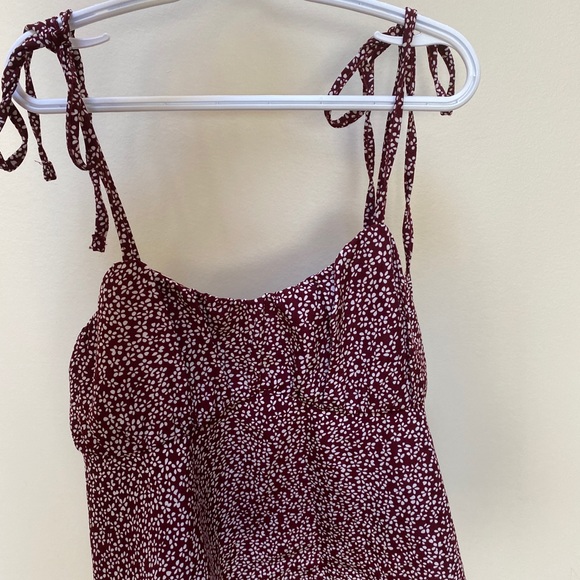 red crop top - Picture 1 of 3